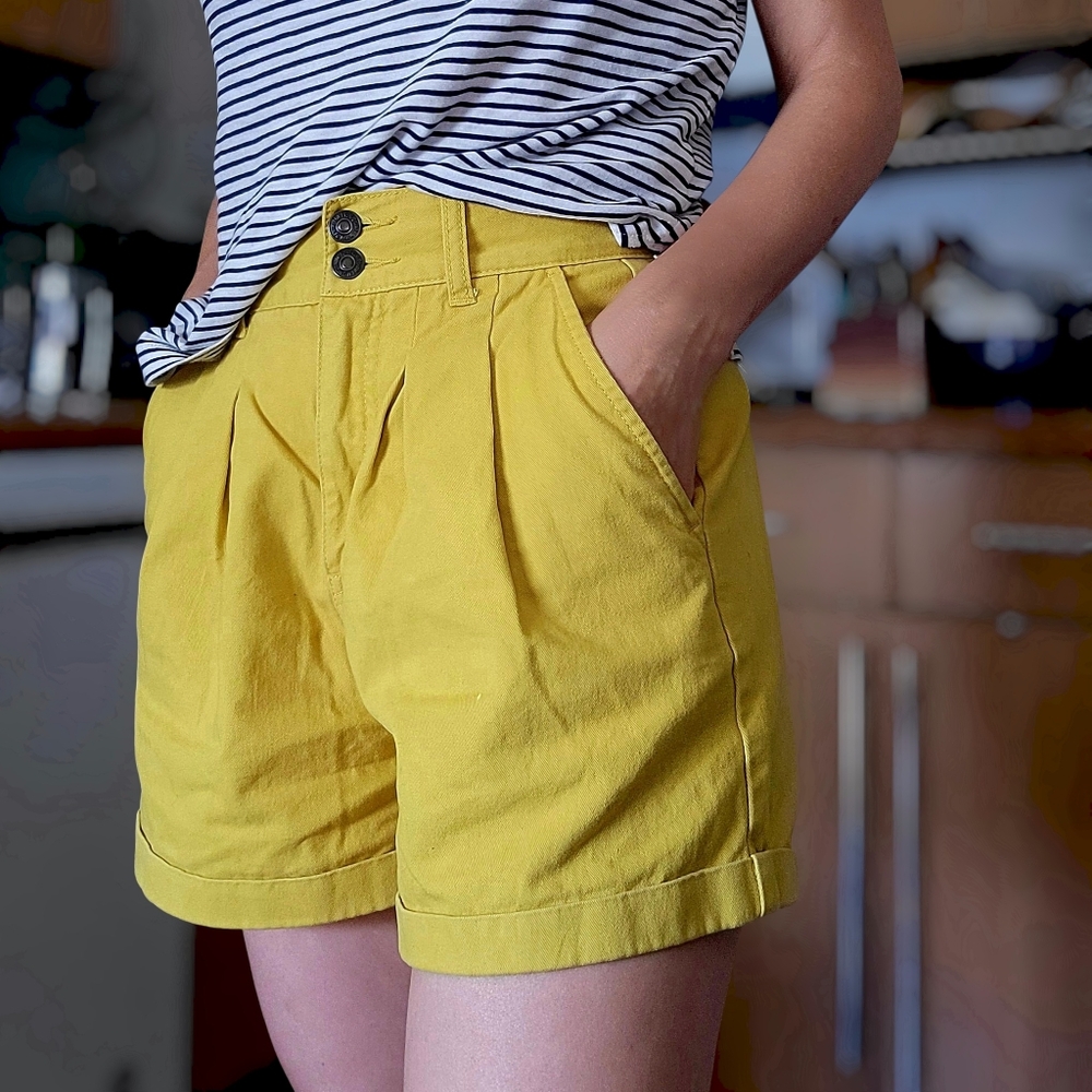 Mastard Yellow Pleated Twill Shorts Sz.S